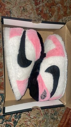 Pink fluffy Nike slippers. Size large.