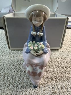 1988 Lladro "Pretty and Prim" # 5554 Porcelain Figuring Retired 1998