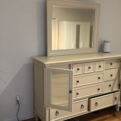Raymour Dresser Heavy Duty 