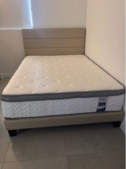 Bed(Full size) & Frame Set - Excellent Condition!