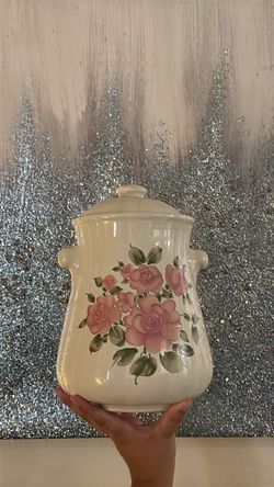 Cookie jar it’s antique 