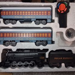 POLAR EXPRESS LIONEL TRAIN SET COMPLETE IN BOX