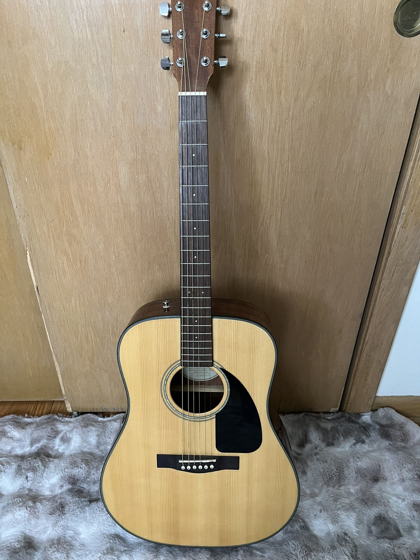 Fender acoustic guitar, Model DG8S