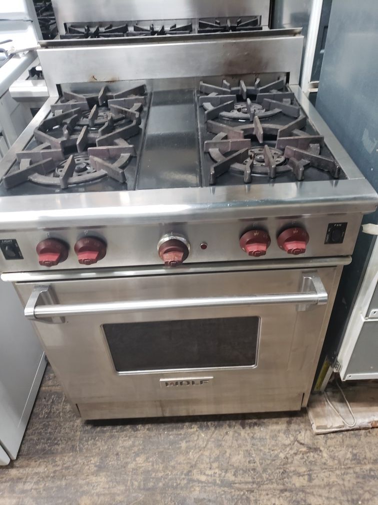 30" Wolf gas range for Sale in Chicago, IL OfferUp