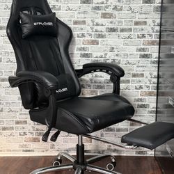 GTPlayer Gaming Chair With Massage and Leg Rest