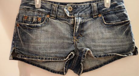 Woman's American Eagle Jean Shorts Size 6