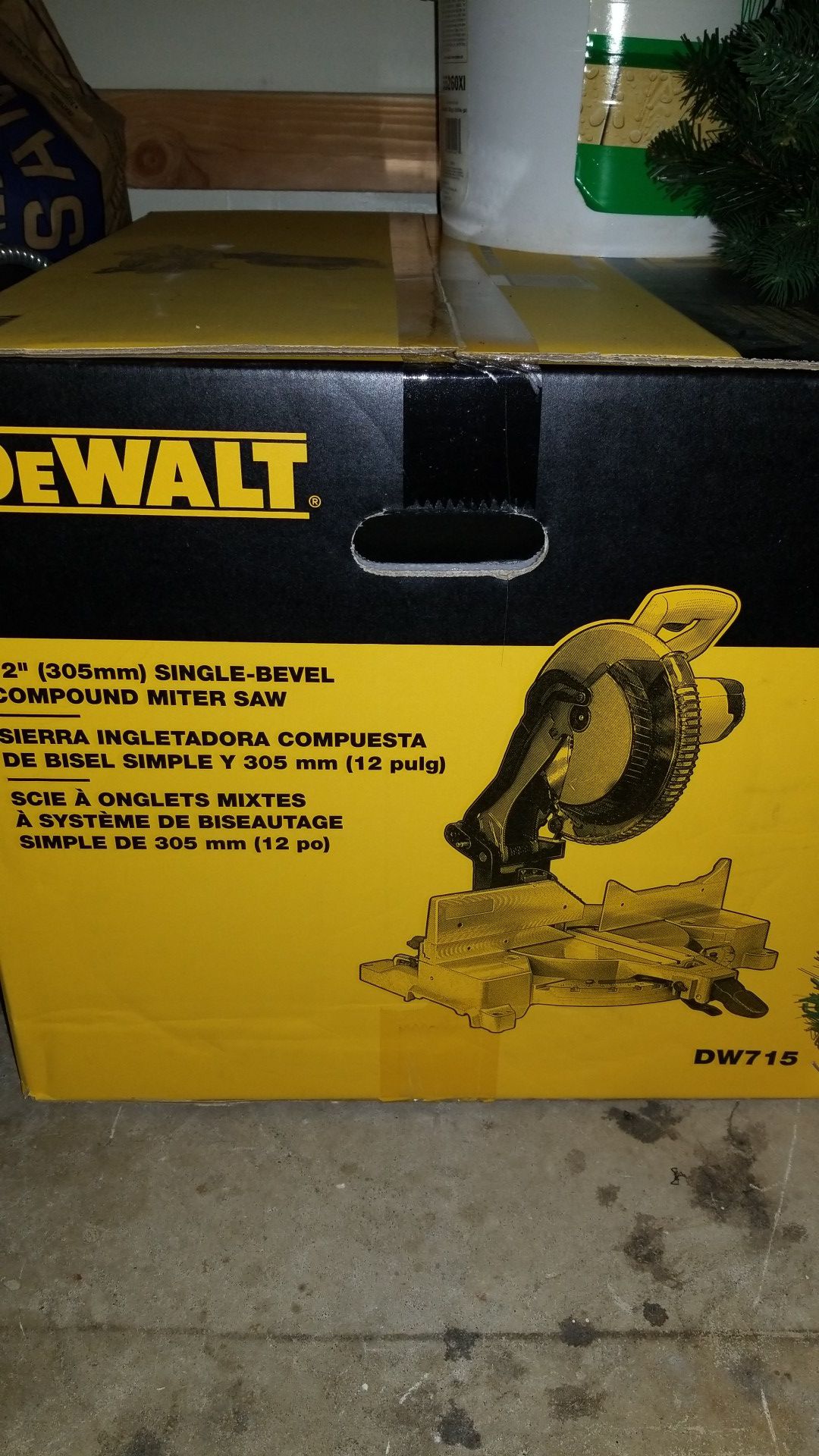 Dewalt DW715 - Single Bevel Compound Miter Saw