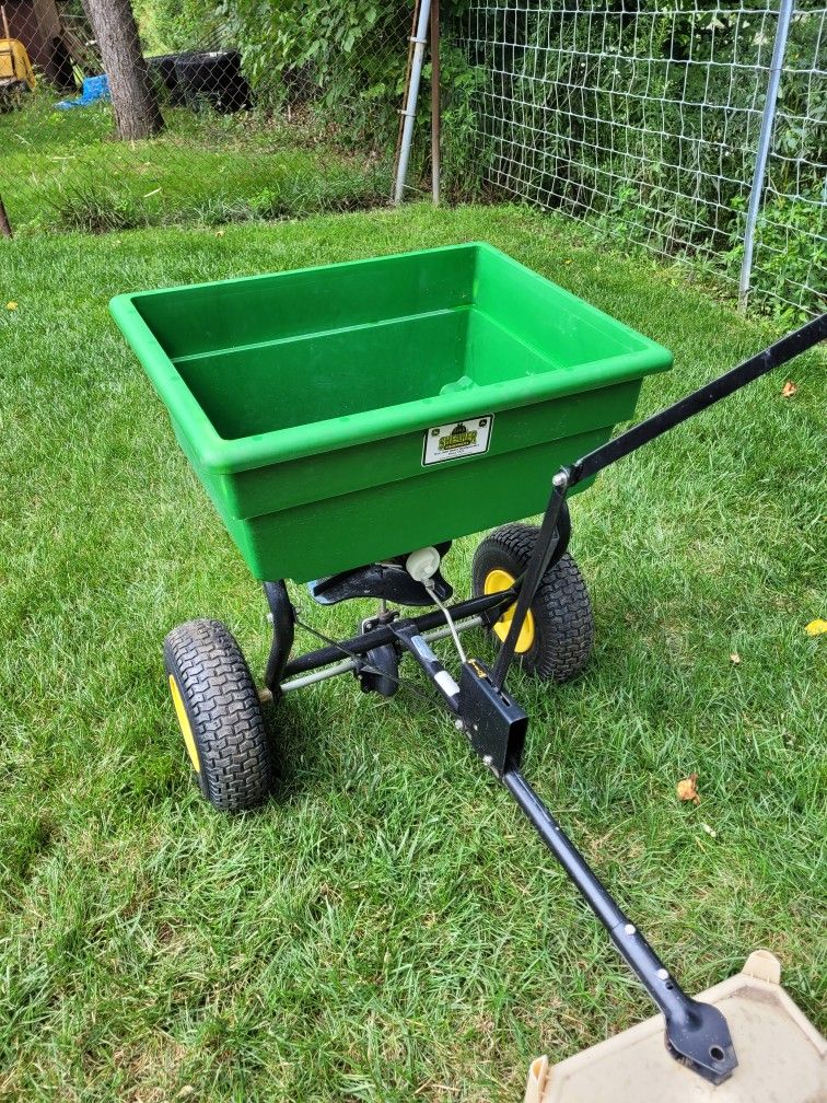 John Deere spreader.