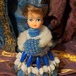 VINTAGE TRAMP ART LIDDLE KIDDLE DOLL HEAD BEADED SAFETY PIN DRESS FIGURINES