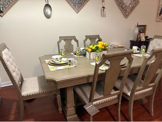 Brand new dining room set broyhill furniture