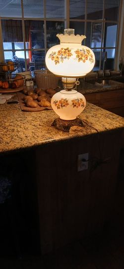 Hurricane Lamp Vtg 
