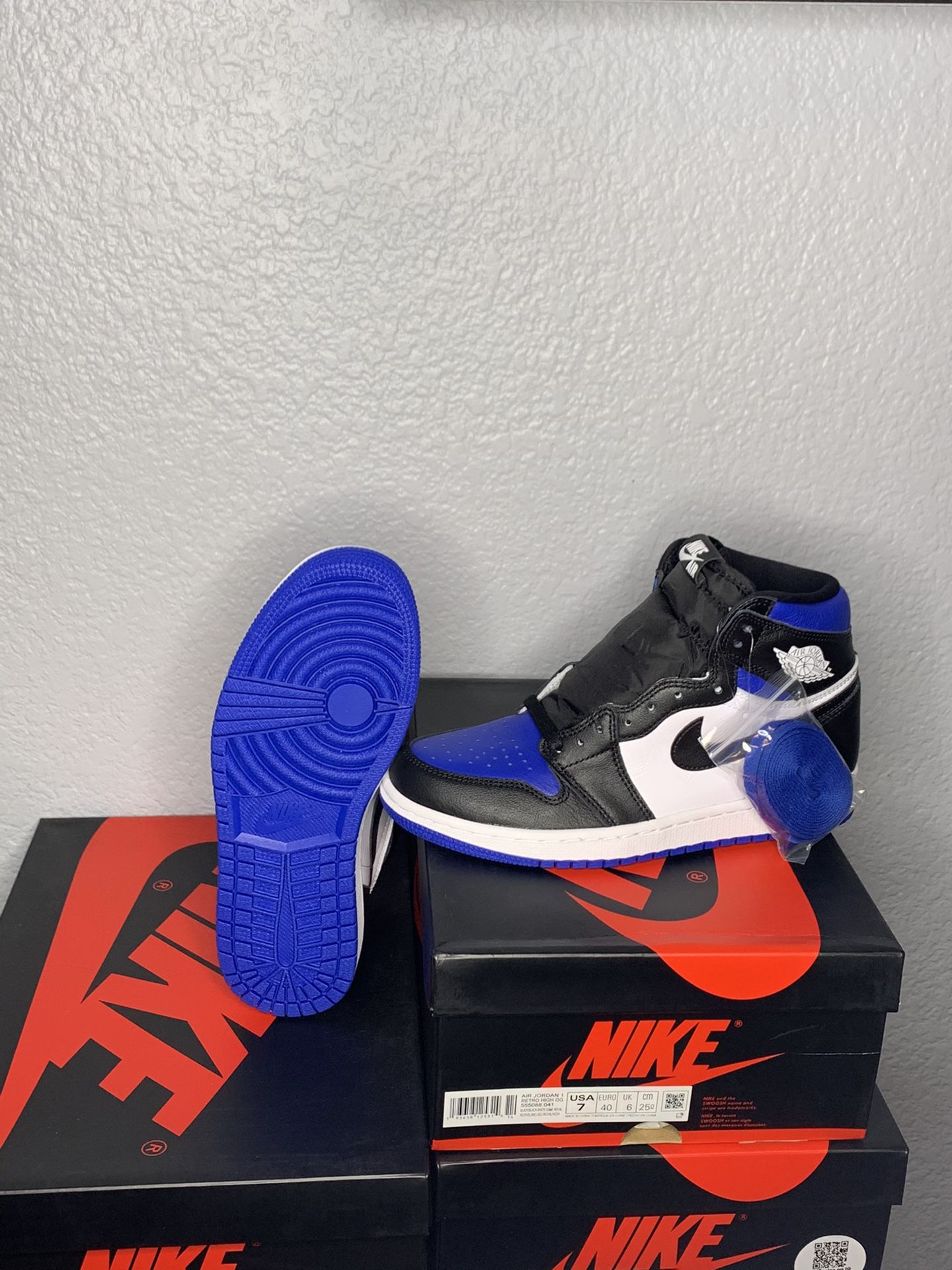 Jordan 1 Royale toes