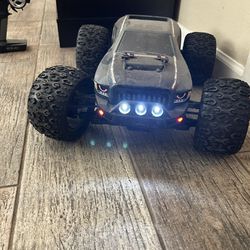 Arrma RC Truck 