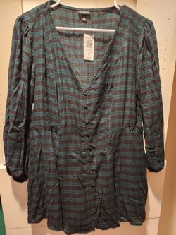 NWT Torrid size 00 shirt