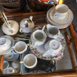 19 Pieces Mixed China With 2 Kettles  3 Creamers,2 Augers And 2 Cups.