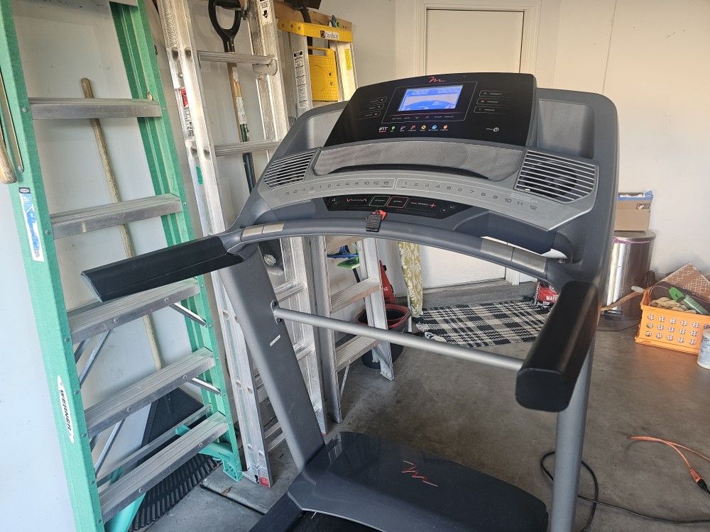 Commercial Freemotion SRS 850 Treadmill