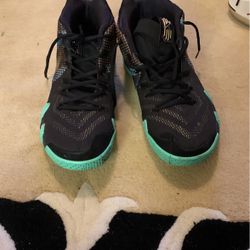 Kyrie 4 Mamba Mentality Size 12