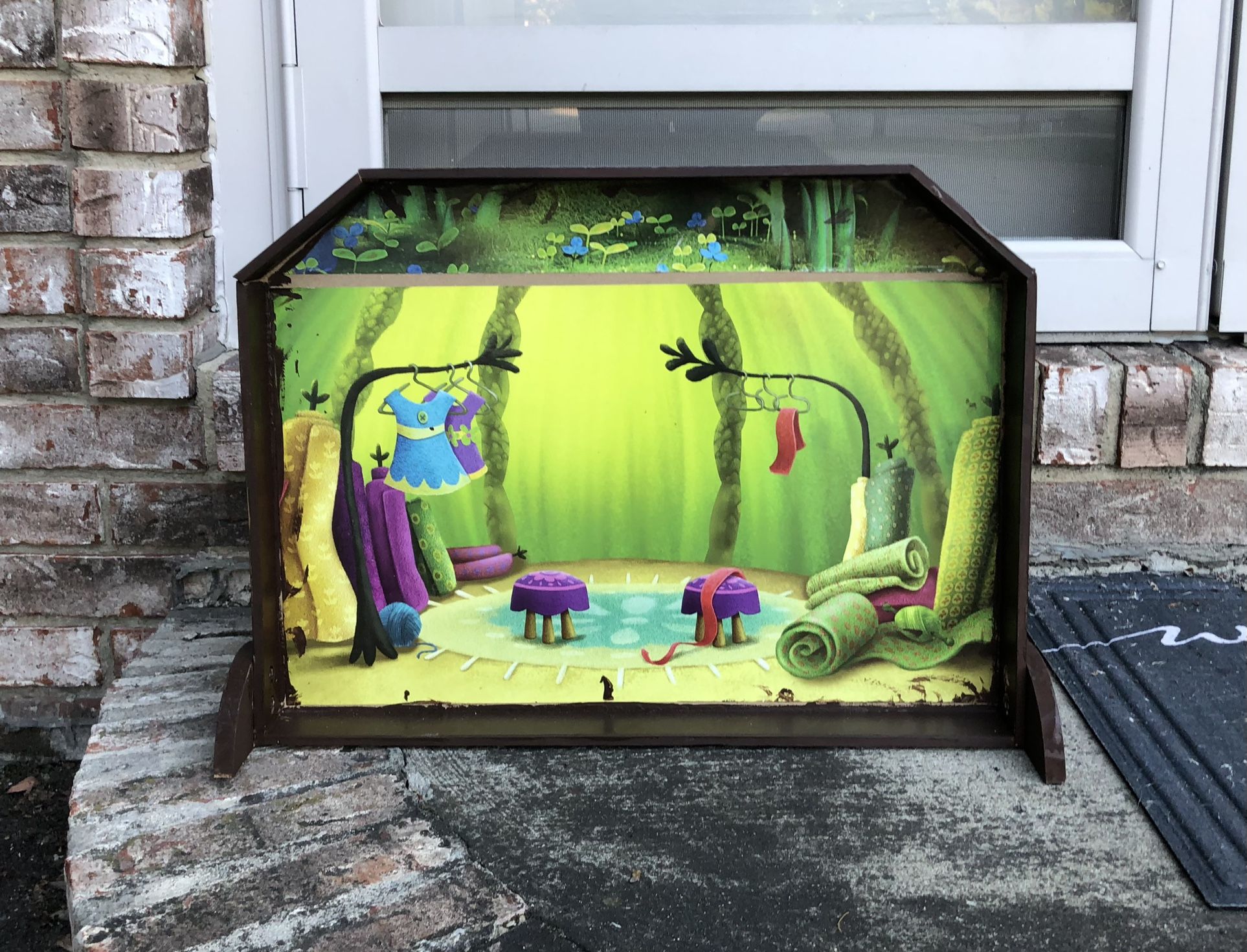 TROLLS Wood Backdrop