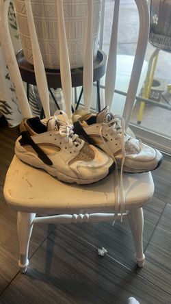 Women Size 7.5 Air Nuarache 