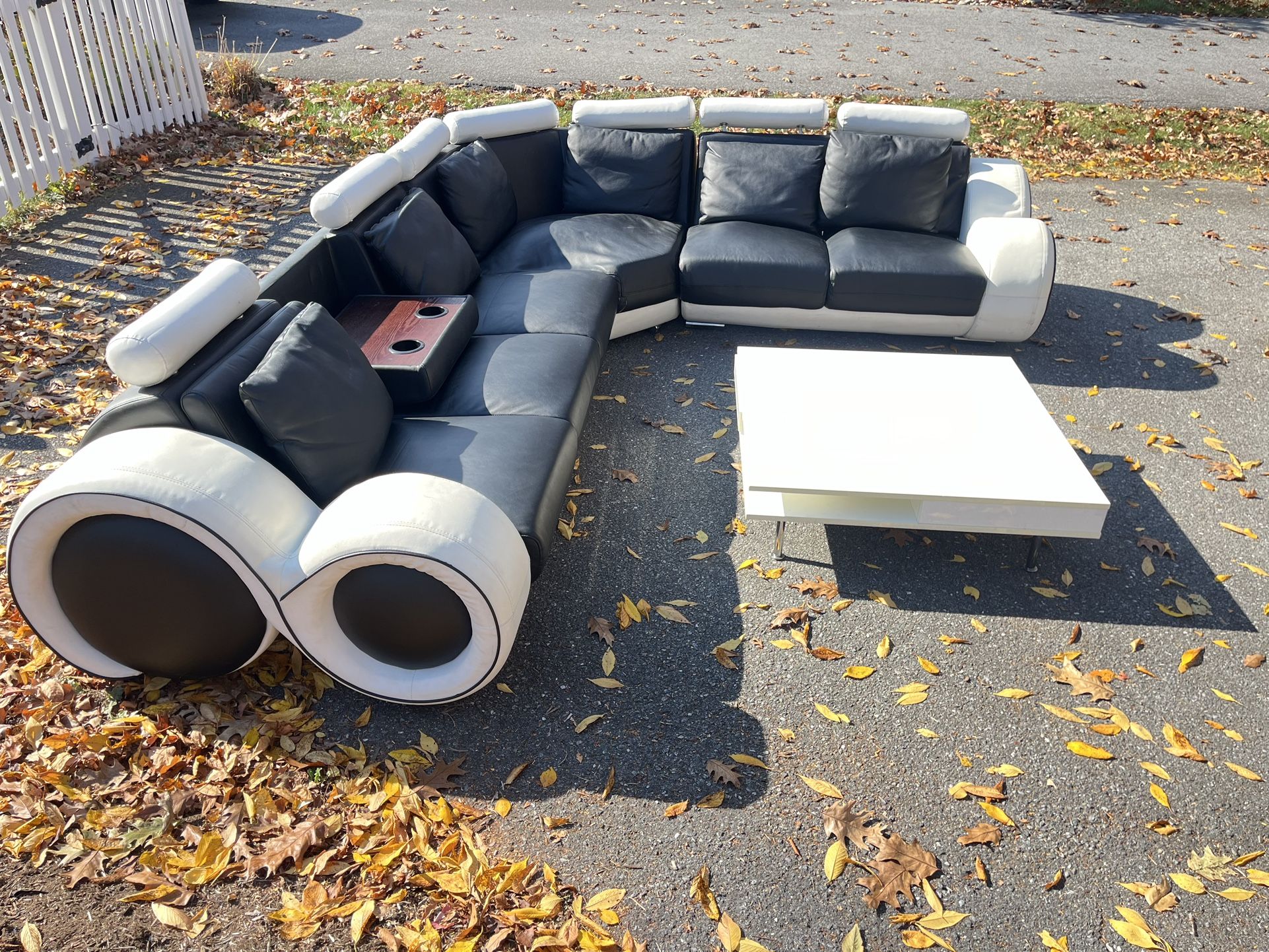 Cozy Black & White recliner Set With Table