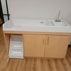 Toddler mobile Changing Table w/sink&stairs