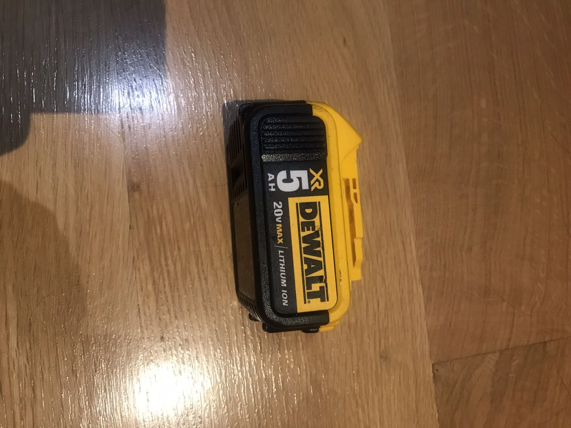 Dewalt 20 volts 5amp XR battery