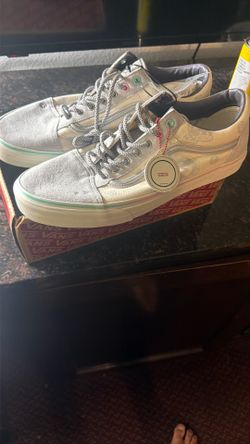 “Popmart” labubu , mad space Molly Vans
