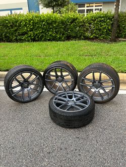 20 Inch Velgens VMB5 Staggered 5x114.3 Rims