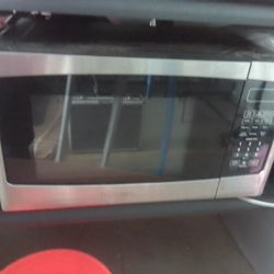 Used Countertop Microwave 