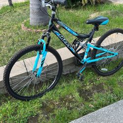 Girls/ Ladies Huffy Mountain or Trails Bike 