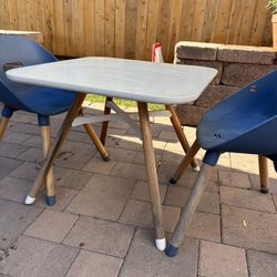 FREE Lalo Table & Chairs