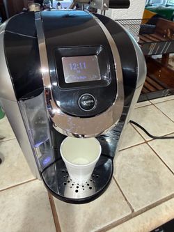 KEURIG COFFEE MACHINE