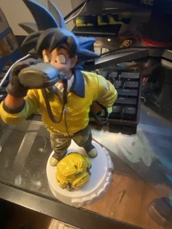 Goku Canteen Yellow Jacket Figure
