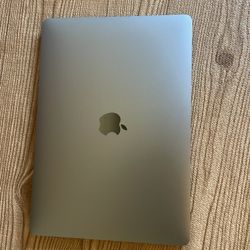 MacBook Air 13 M1 Chip 8GB Memory 93% Battery 