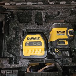 DeWALT DCLE34520 20V MAX 5 Spot Green Line Laser Kit