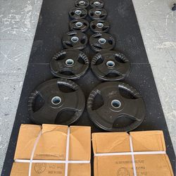 Set 275 Lbs Rubber Plates All BRAND NEW IN BOX  NEVER USED 299$