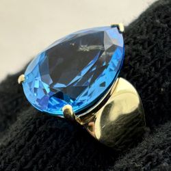 14K Gold big Blue Topaz Ring Size 8.5