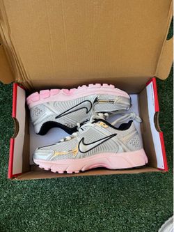Nike Women 6.5 Pink Vomero