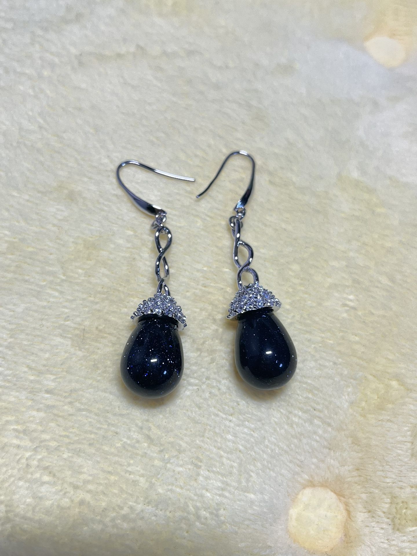 925 Sterling Silver with blue sandstone teardrop earring 