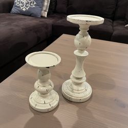 Set of 2 White Sparkle Pillar Candle Holders