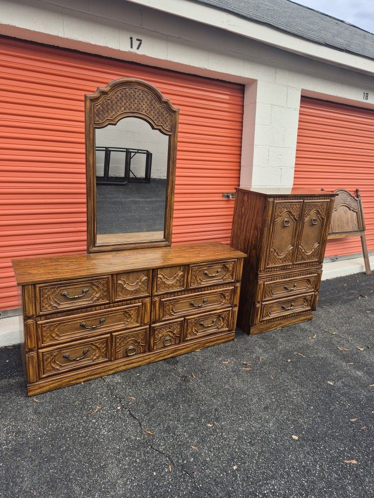Dresser Set