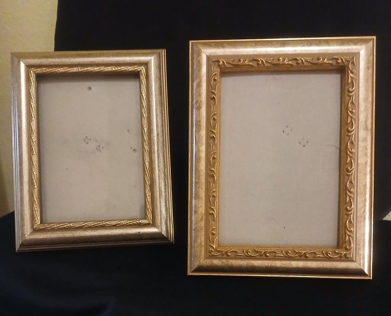 Picture Frames x2 -  4x6"  PHOTO AREA 