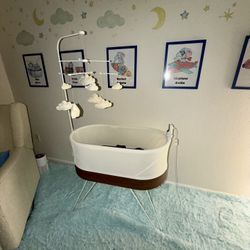 Rare Find: SNOO with Highly Sought-After Sky Mobile & Huge Accessory Bundle! Warranty Until January.