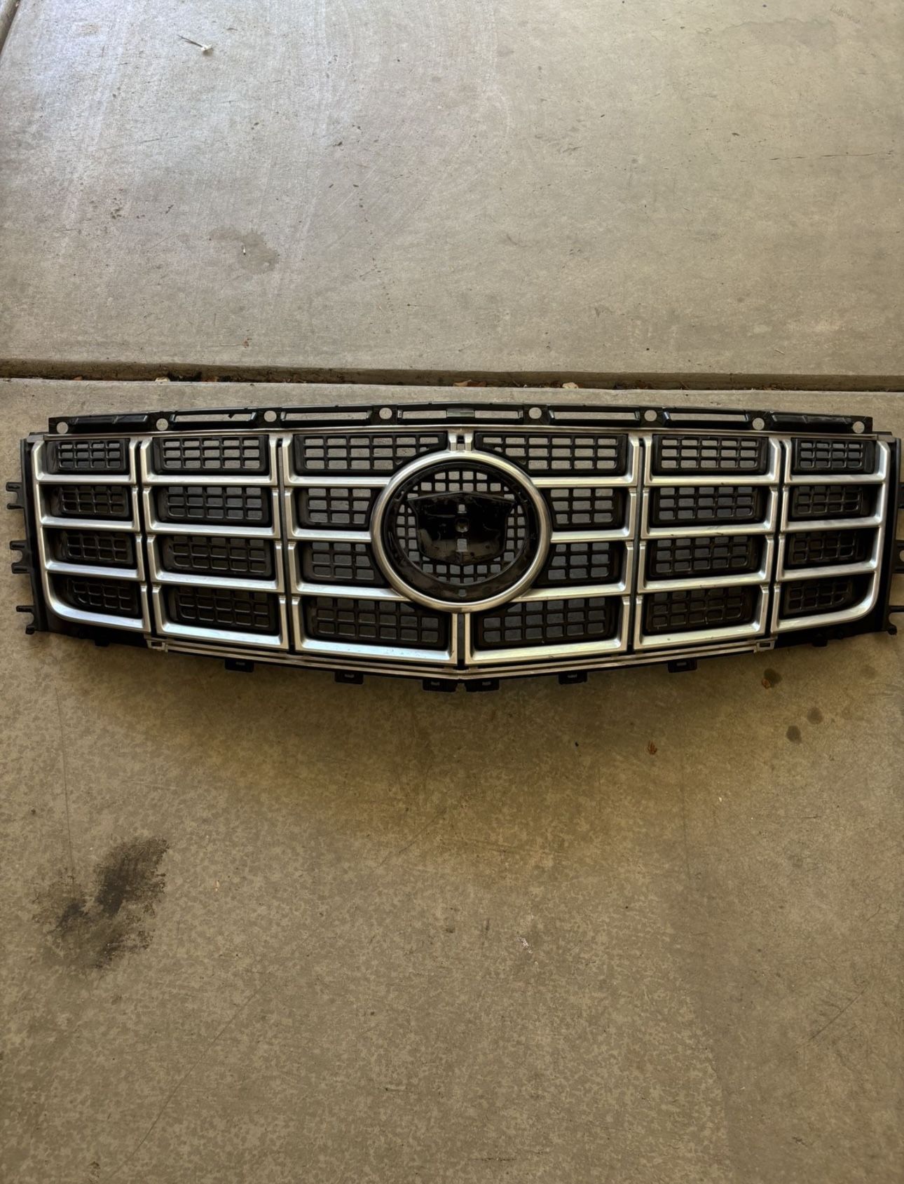 2013-2017 Cadillac XTS front grille No Emblem