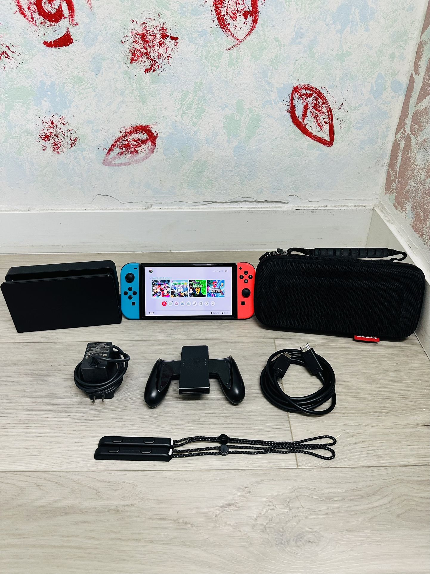Nintendo Switch Oled 64GB ,Bonus Carry Case ( Used Very New )