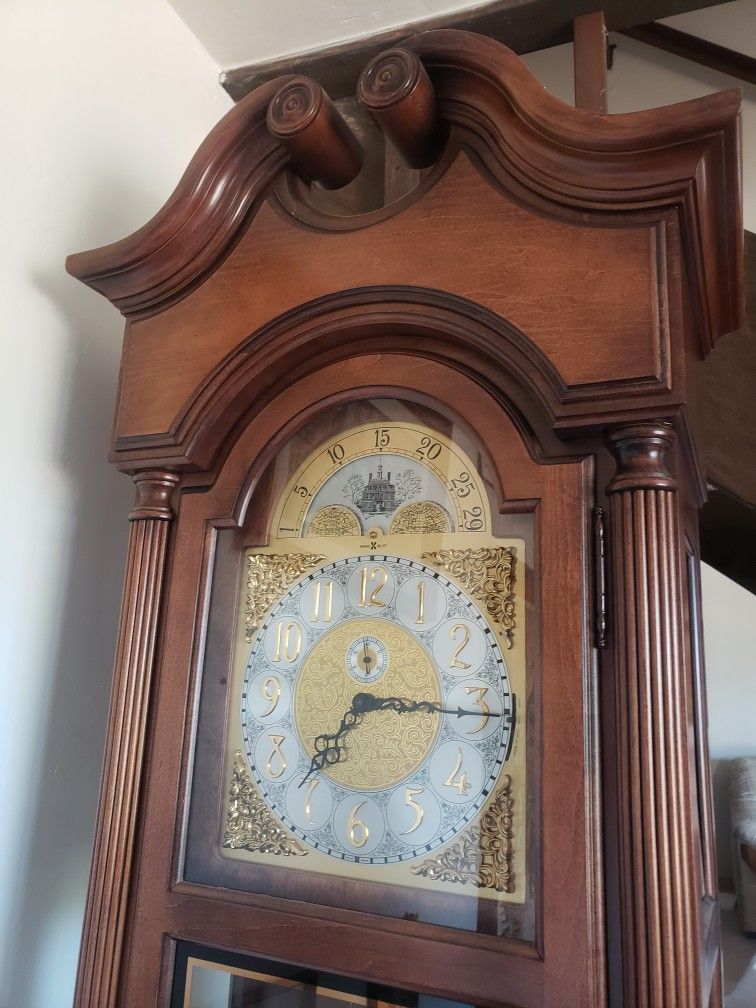 Large Howard Miller Gandfather Clock 1983 model610-238