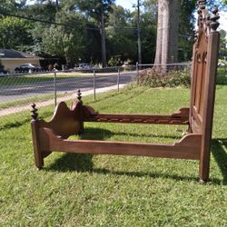 BEAUTIFUL ANTIQUE BED ca 1800