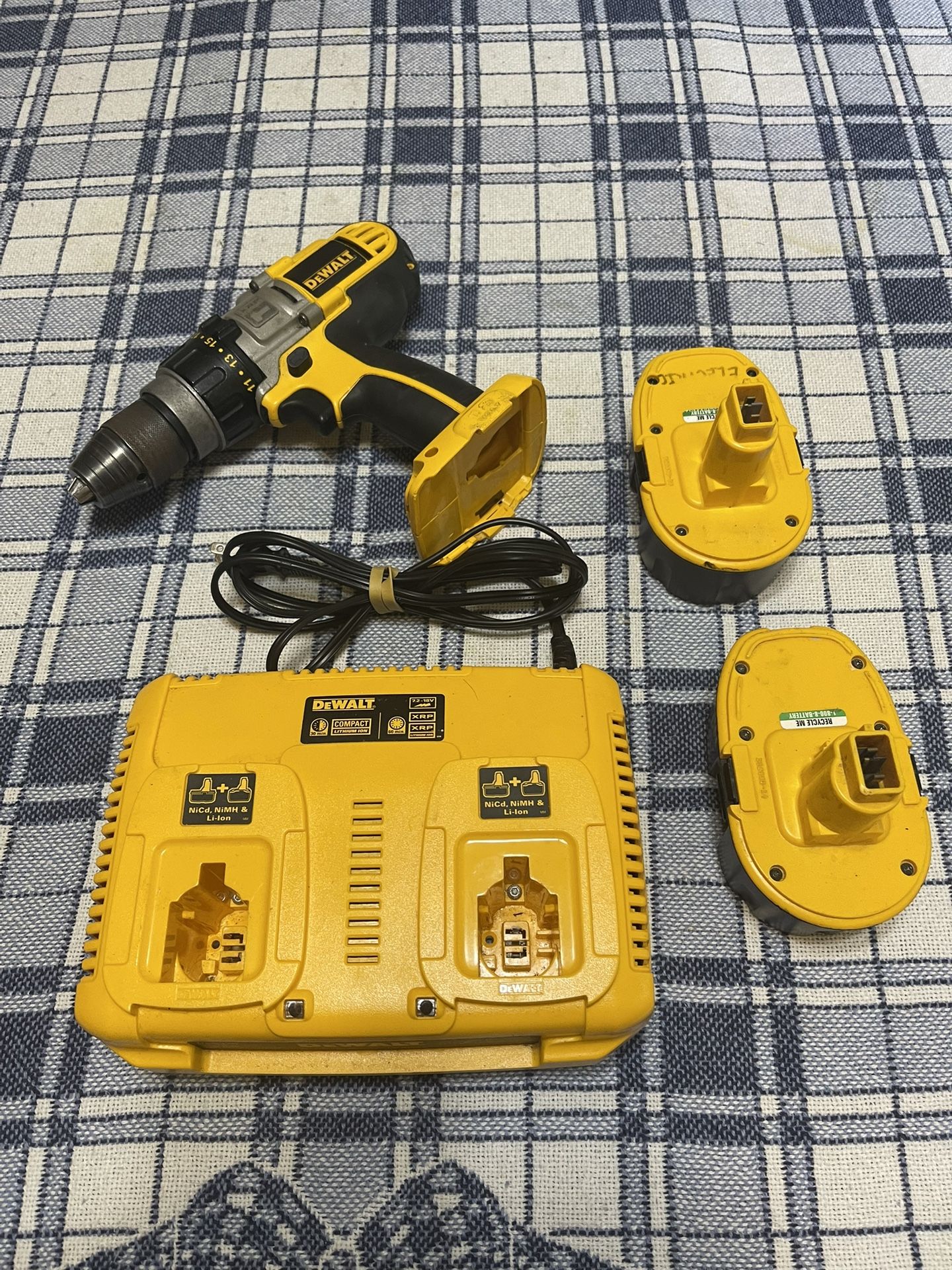 Dewalt hammer drill 18volt with batteries and charger