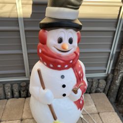 General Foam Happy Snowman With Tophat, Red Scarf, Broom, & Pipe