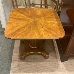 Henredon Pedestal Style Side Table 